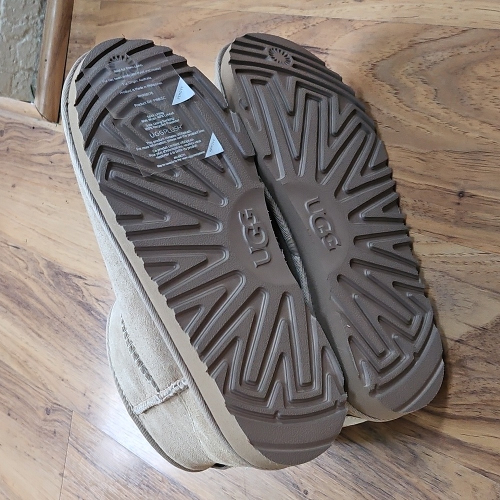 UGG Kid's Classic Mini II - Brand New With Tags - Picture 4 of 6